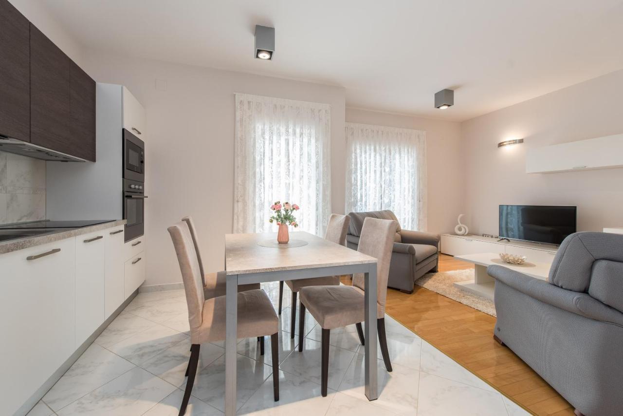 Pool Terrace Sea View Sarkic Appartement Novalja Buitenkant foto