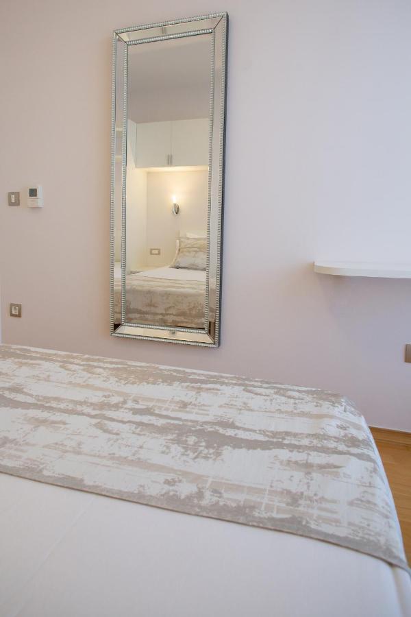 Pool Terrace Sea View Sarkic Appartement Novalja Buitenkant foto